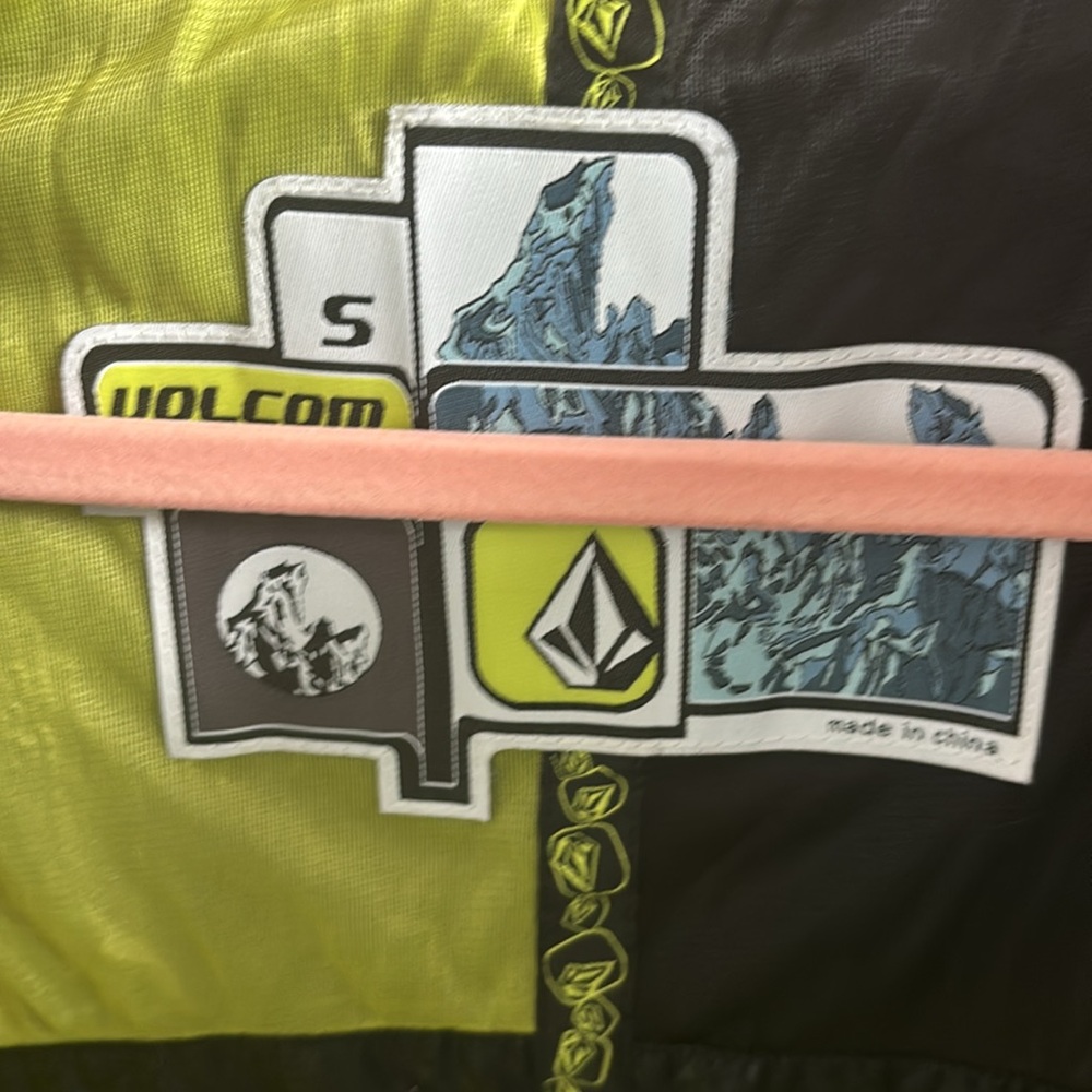 Volcom Snowboarding Jacket. Size Small Worn Once - image 4